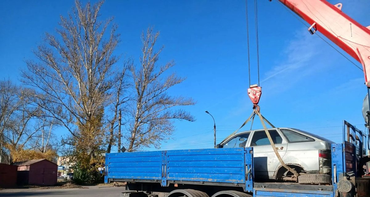 С улицы Бастионной в Тамбове увезли «Ладу» без колёс и номера