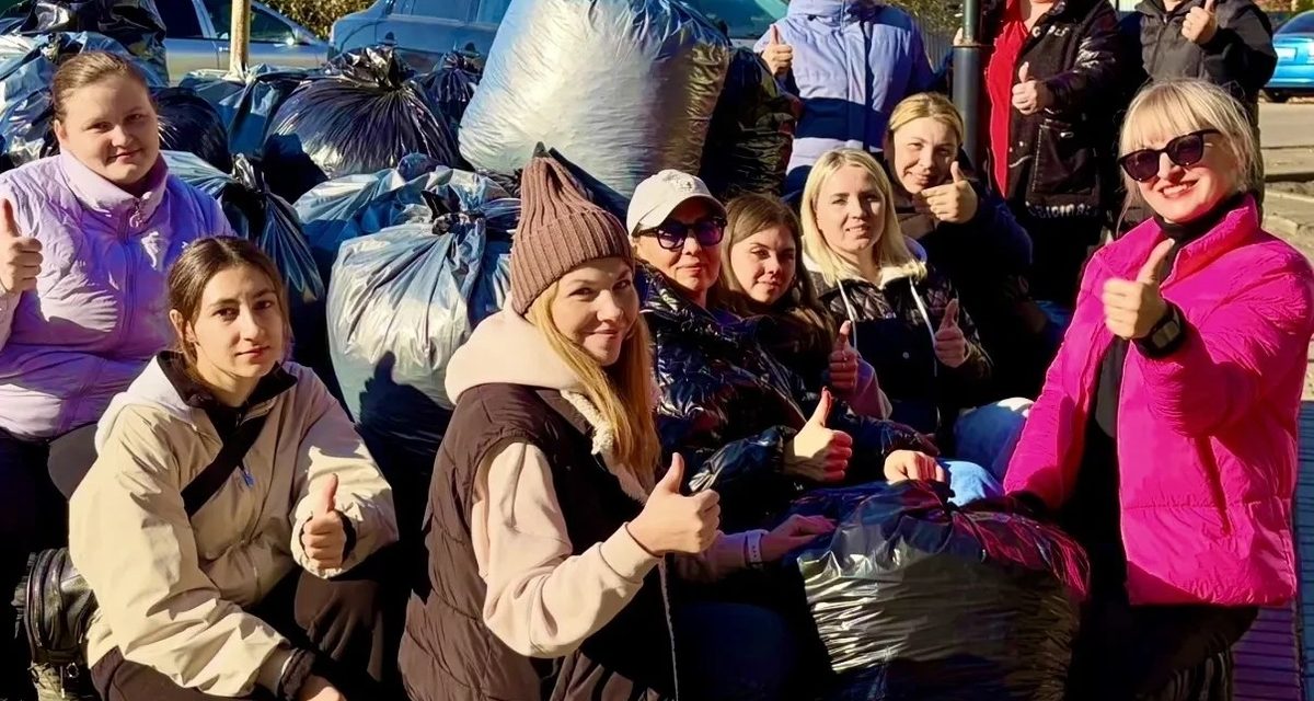 Подростки, однажды преступившие закон, убрали улицы в Тамбове, а потом пили чай