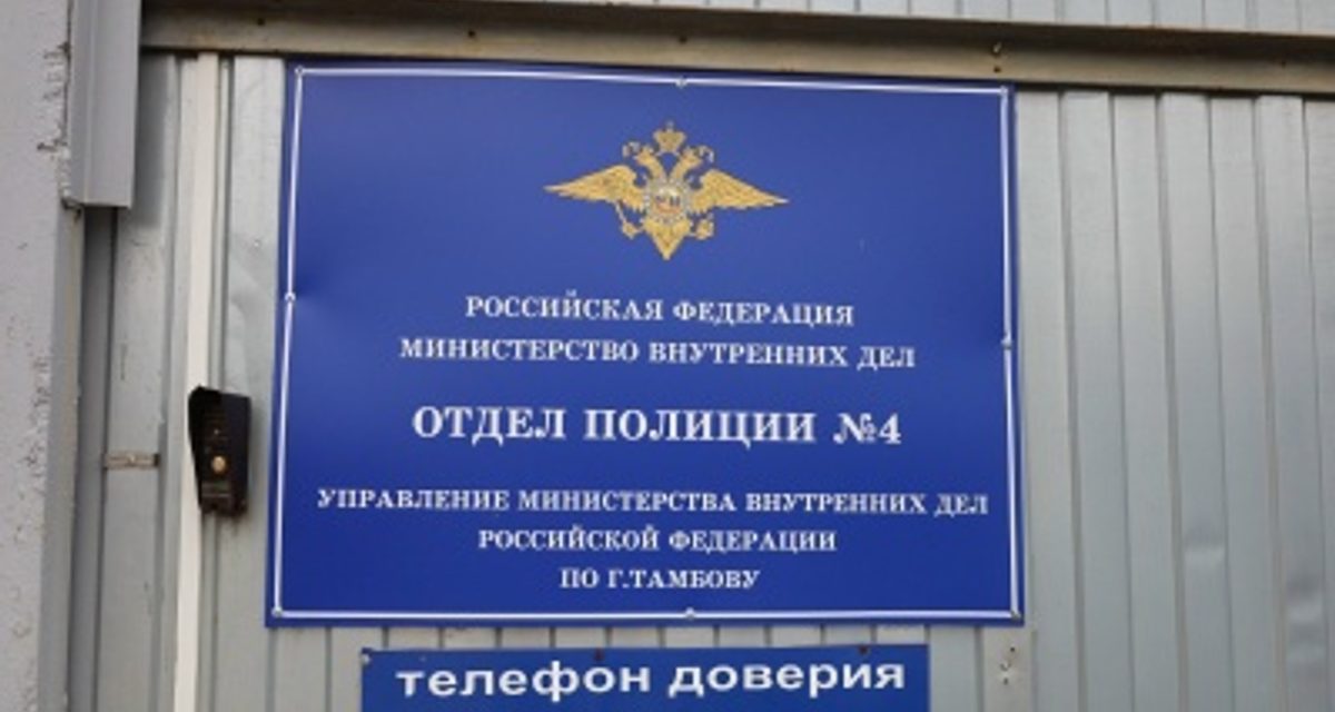 Жительница Тамбова похитила 20 тысяч рублей у пенсионера у банкомата