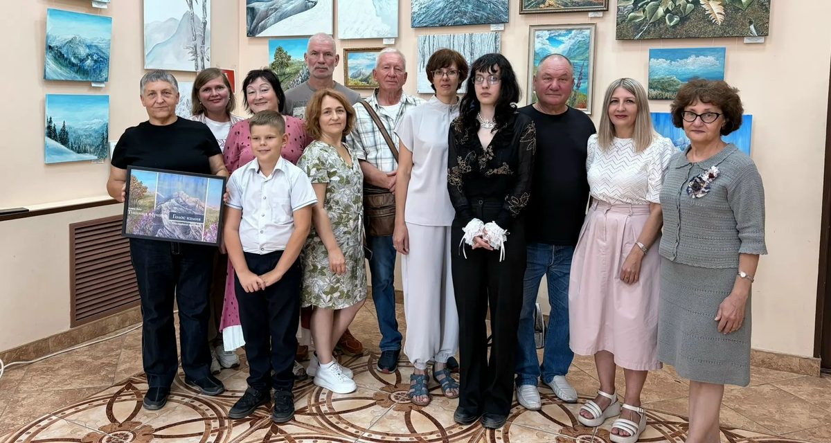 Юрист по образованию открыла в Тамбове выставку горных пейзажей из воспоминаний детства
