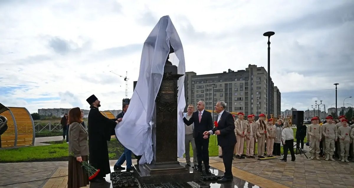 В северной части Тамбова открыли памятник Герою-земляку, на церемонию приехали его дочь и внуки