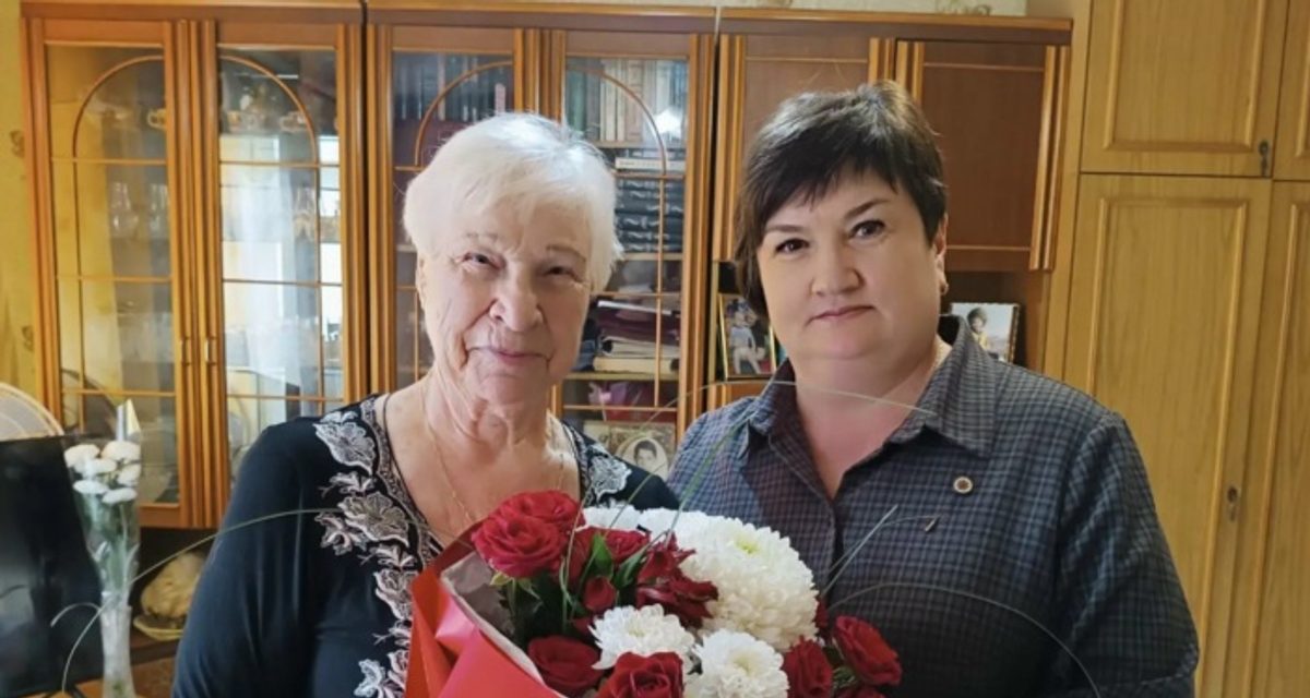 Клавдия Туева принимает поздравления с 91-летием — работать она начала в девять лет